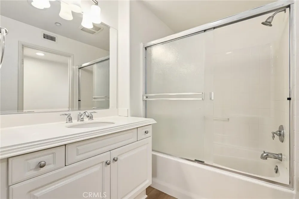 355 Flyers Lane Tustin, CA 92782