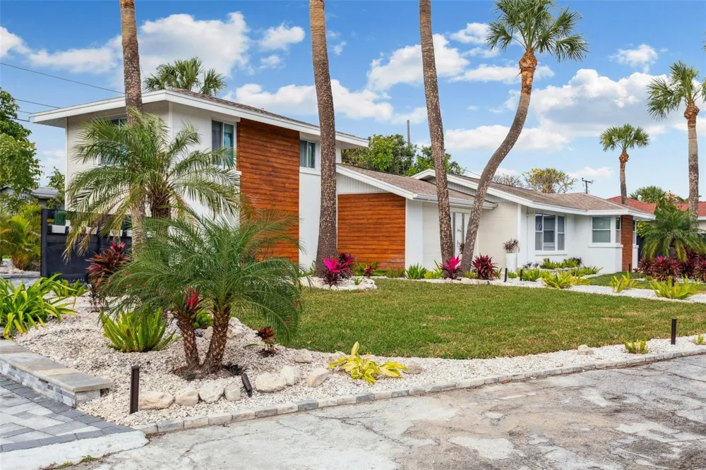 760 BOHENIA CIRCLE S Clearwater Beach, FL 33767