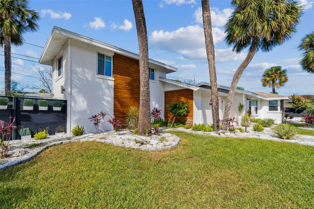 760 BOHENIA CIRCLE S Clearwater Beach, FL 33767