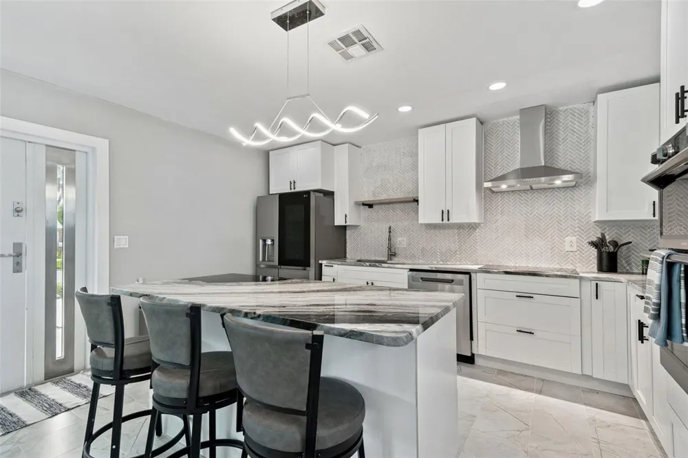 760 BOHENIA CIRCLE S Clearwater Beach, FL 33767