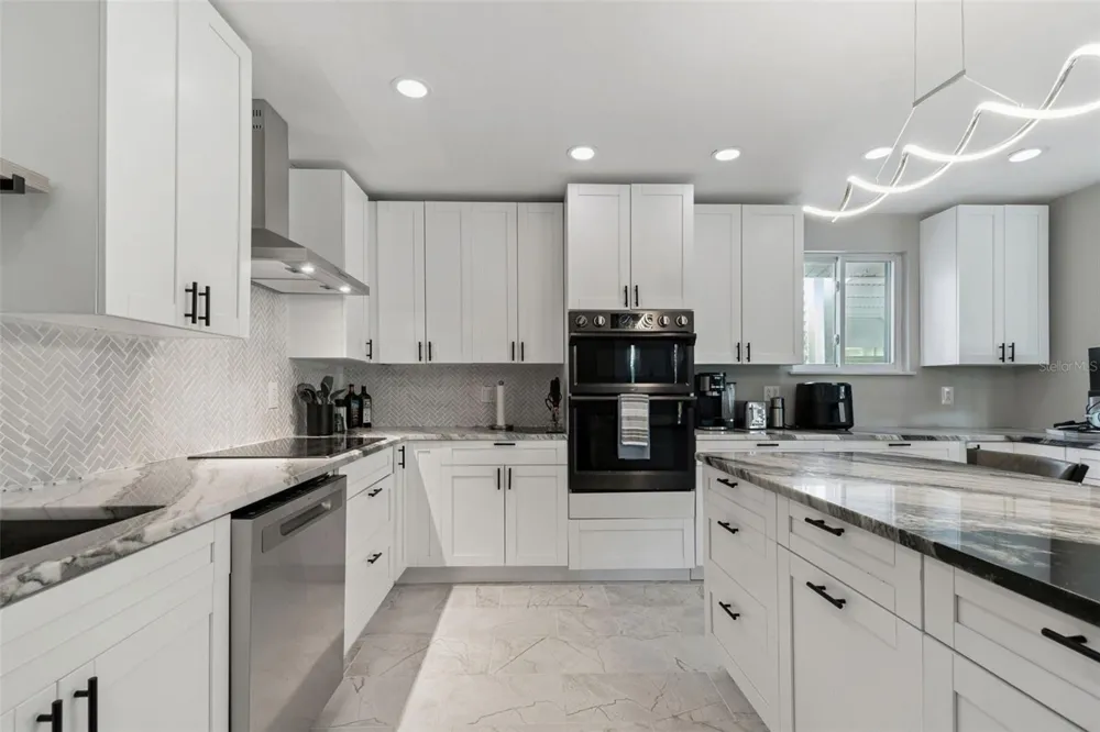 760 BOHENIA CIRCLE S Clearwater Beach, FL 33767