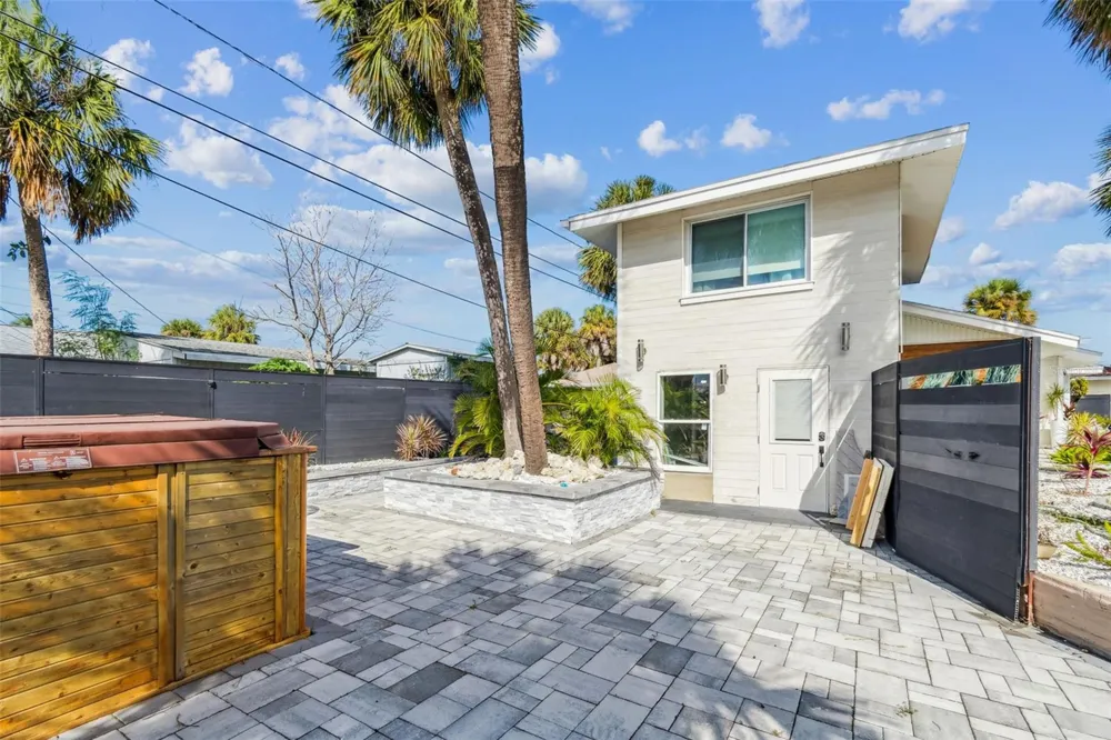 760 BOHENIA CIRCLE S Clearwater Beach, FL 33767