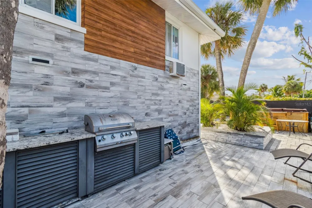 760 BOHENIA CIRCLE S Clearwater Beach, FL 33767