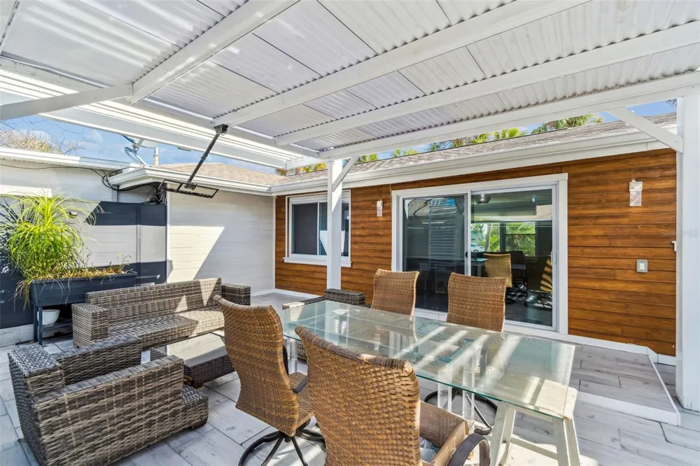 760 BOHENIA CIRCLE S Clearwater Beach, FL 33767