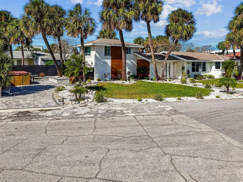 760 BOHENIA CIRCLE S Clearwater Beach, FL 33767