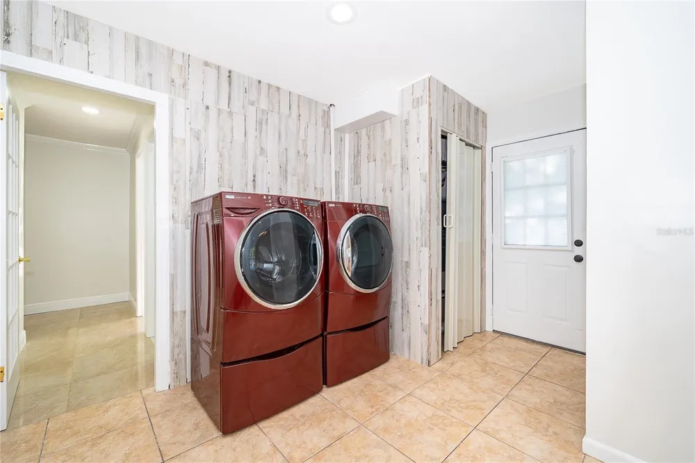 2462 CAROLTON ROAD Maitland, FL 32751