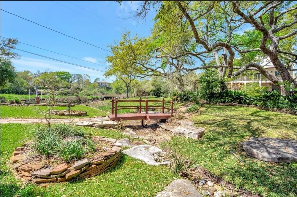 633 Bay Vista Drive Seabrook, TX 77586