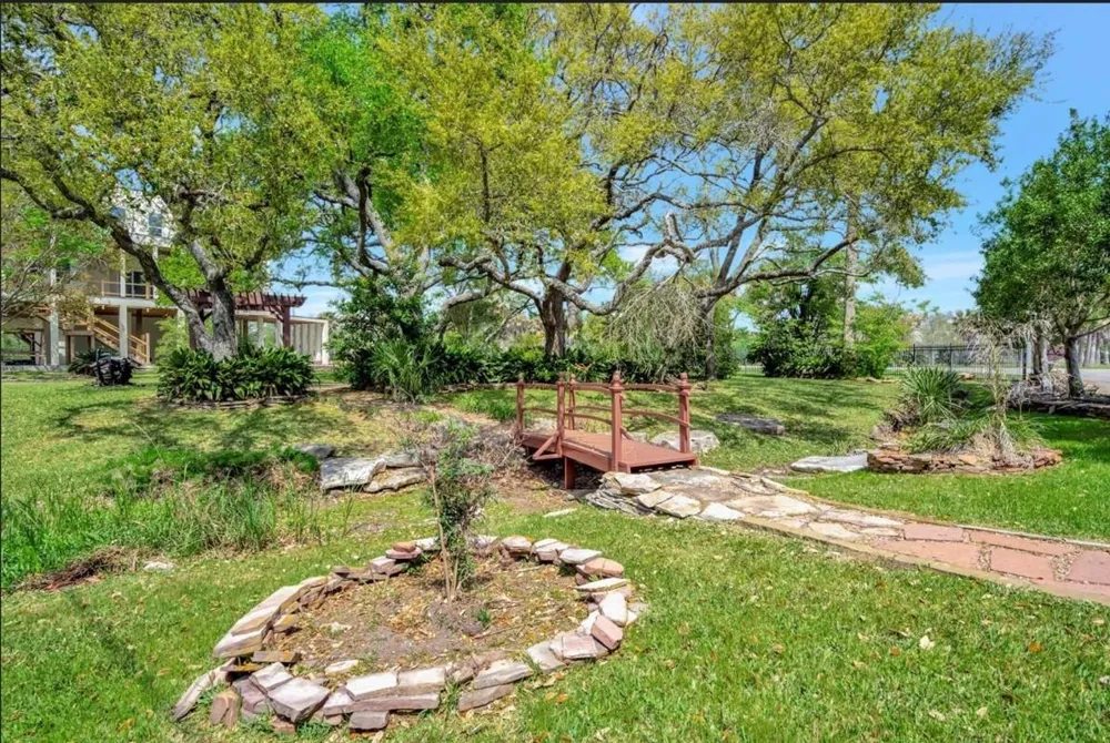 633 Bay Vista Drive Seabrook, TX 77586
