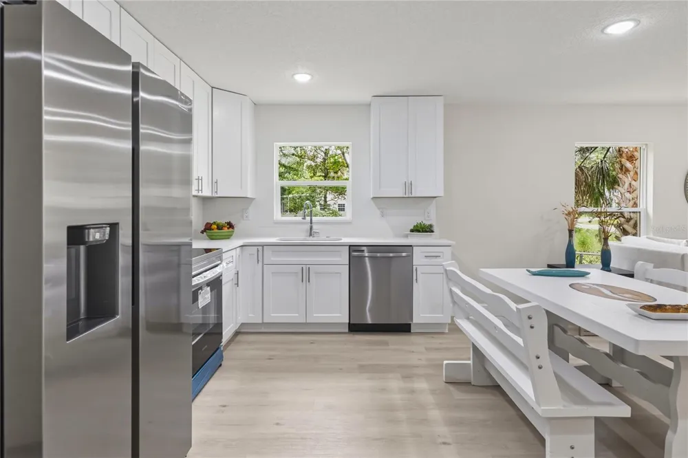 520 W BERESFORD AVENUE Deland, FL 32720