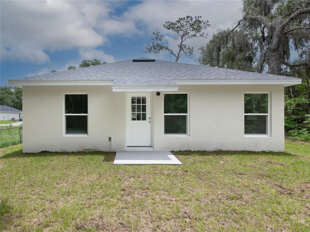 520 W BERESFORD AVENUE Deland, FL 32720