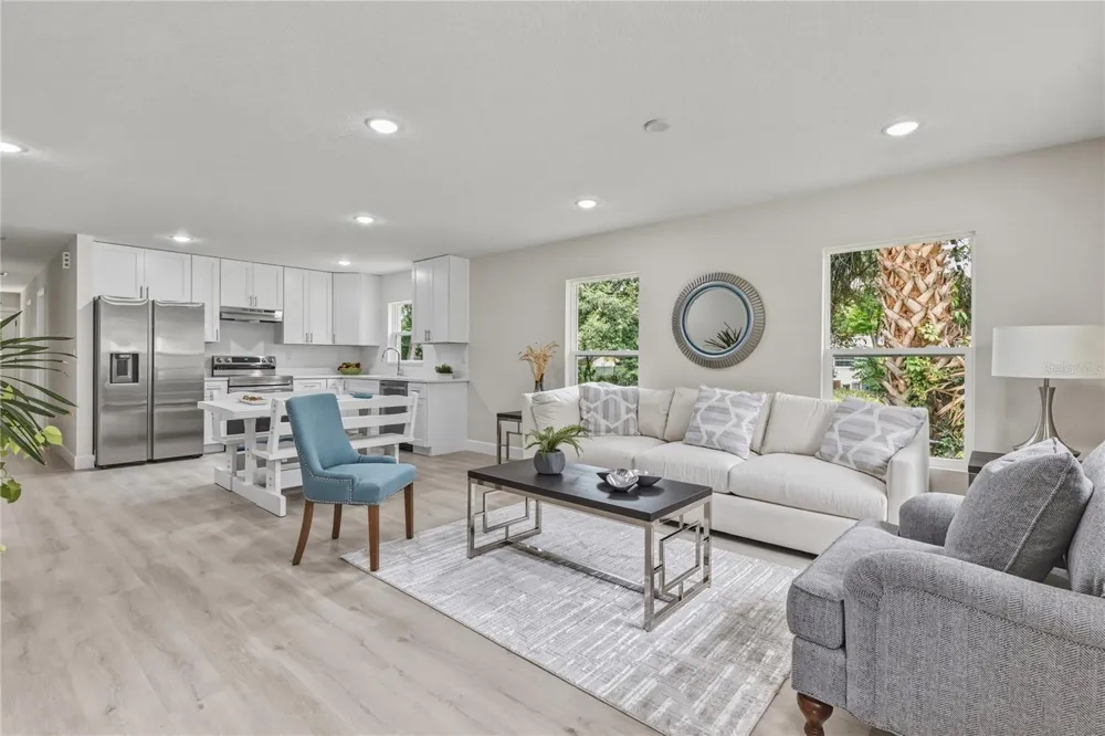 520 W BERESFORD AVENUE Deland, FL 32720