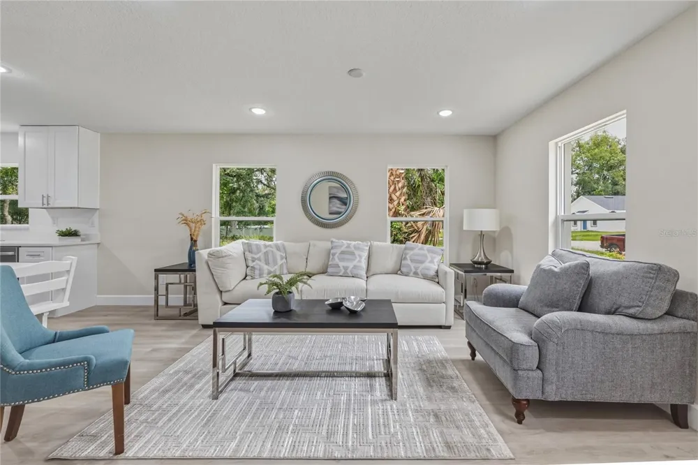 520 W BERESFORD AVENUE Deland, FL 32720