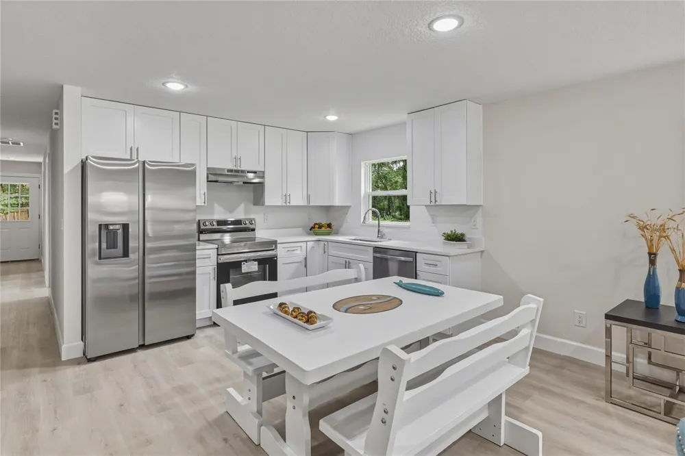 520 W BERESFORD AVENUE Deland, FL 32720