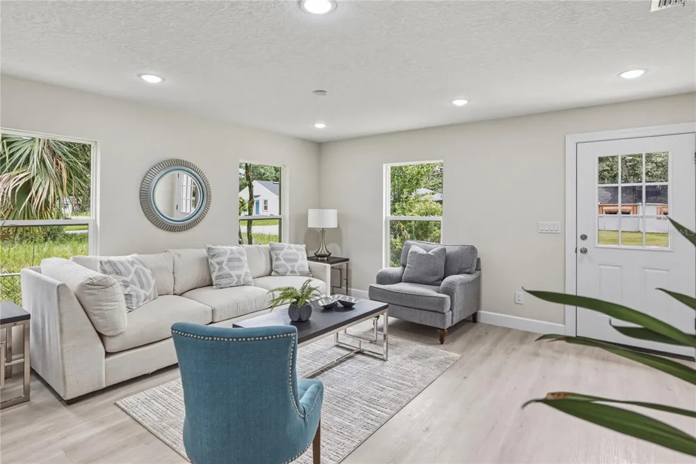520 W BERESFORD AVENUE Deland, FL 32720