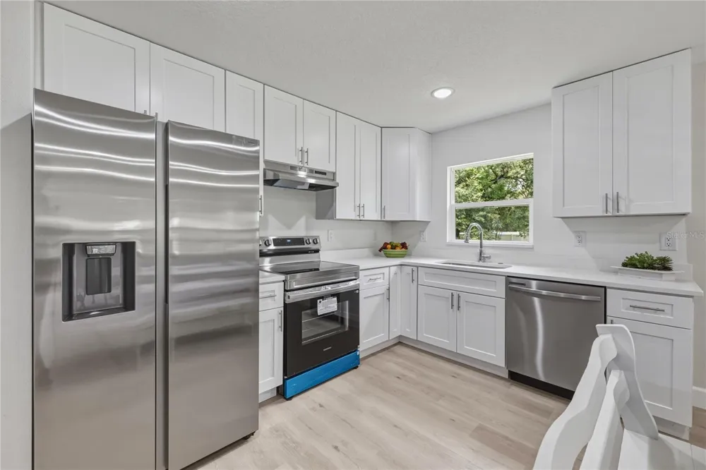 520 W BERESFORD AVENUE Deland, FL 32720