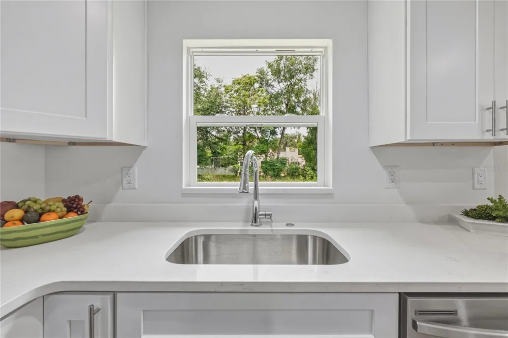 520 W BERESFORD AVENUE Deland, FL 32720