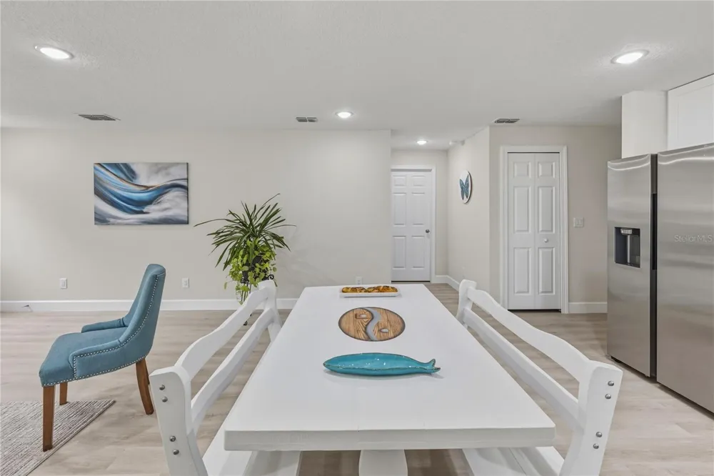 520 W BERESFORD AVENUE Deland, FL 32720