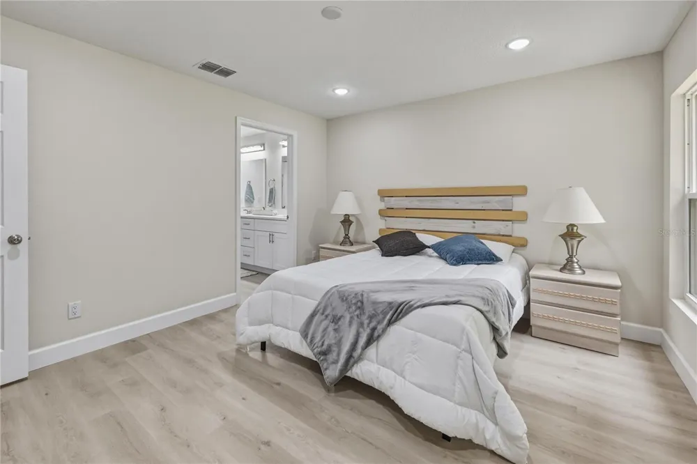 520 W BERESFORD AVENUE Deland, FL 32720