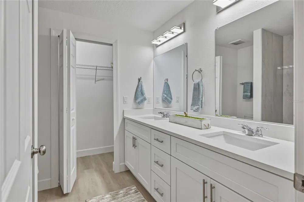 520 W BERESFORD AVENUE Deland, FL 32720