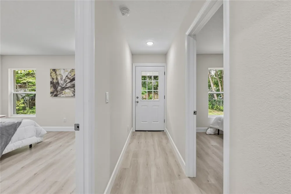 520 W BERESFORD AVENUE Deland, FL 32720