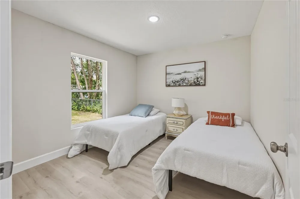 520 W BERESFORD AVENUE Deland, FL 32720