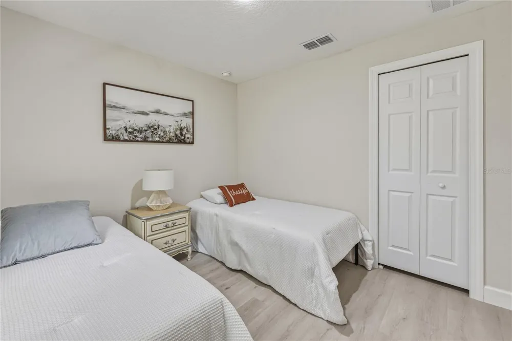 520 W BERESFORD AVENUE Deland, FL 32720