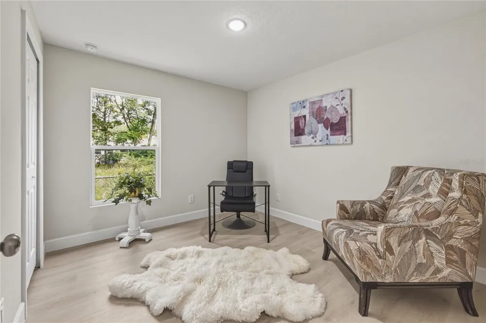 520 W BERESFORD AVENUE Deland, FL 32720