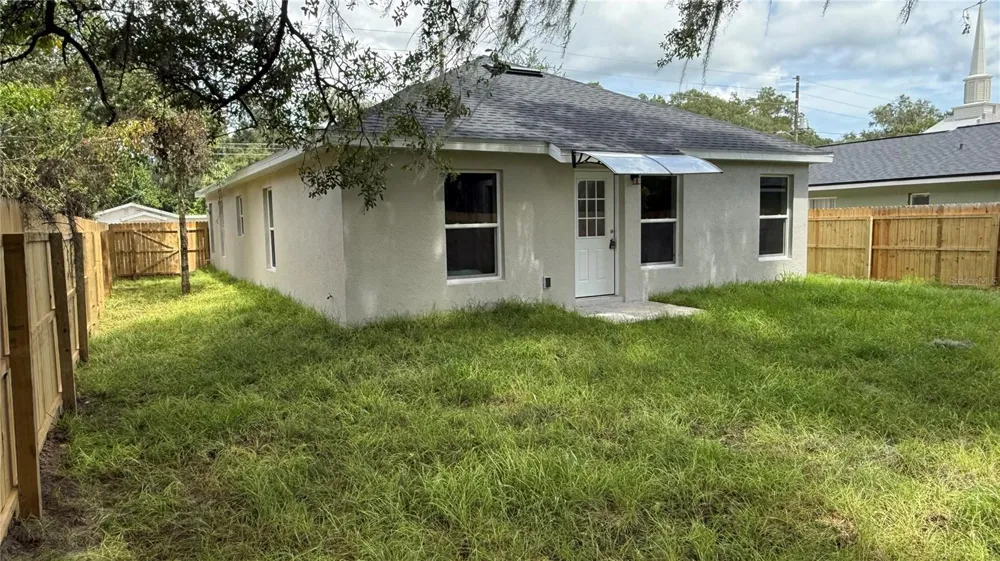 520 W BERESFORD AVENUE Deland, FL 32720
