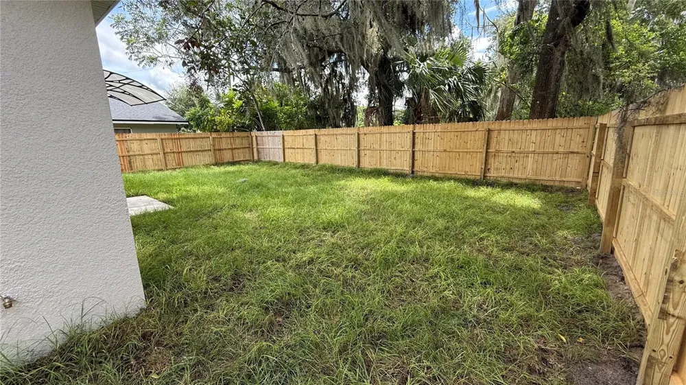 520 W BERESFORD AVENUE Deland, FL 32720