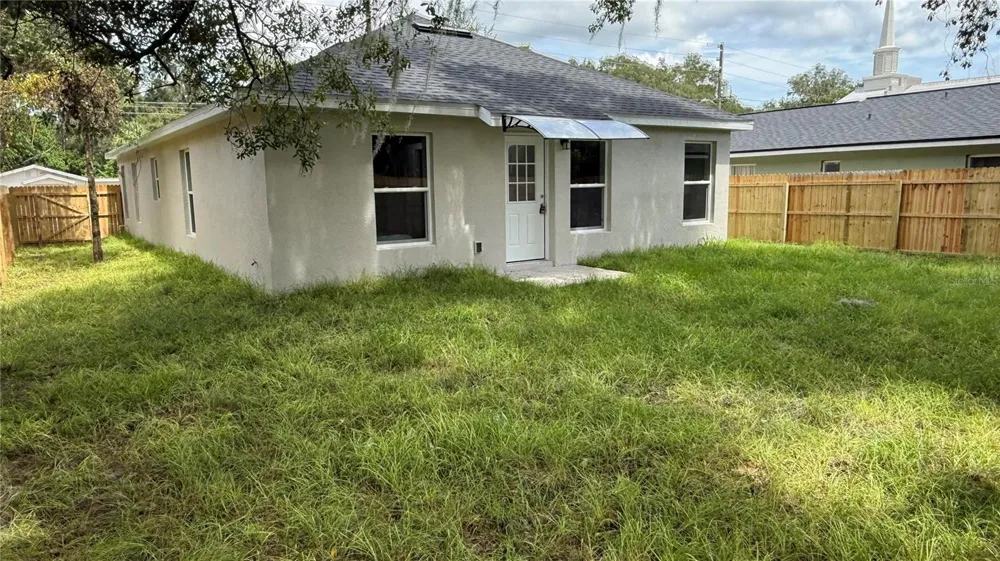 520 W BERESFORD AVENUE Deland, FL 32720