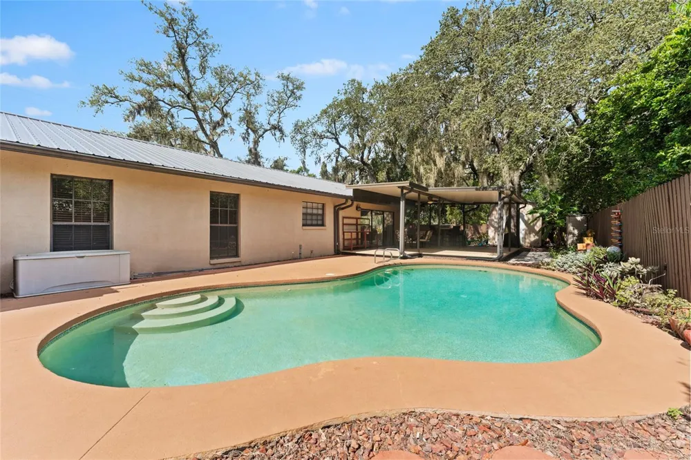 3011 LAKE ELLEN DRIVE Tampa, FL 33618