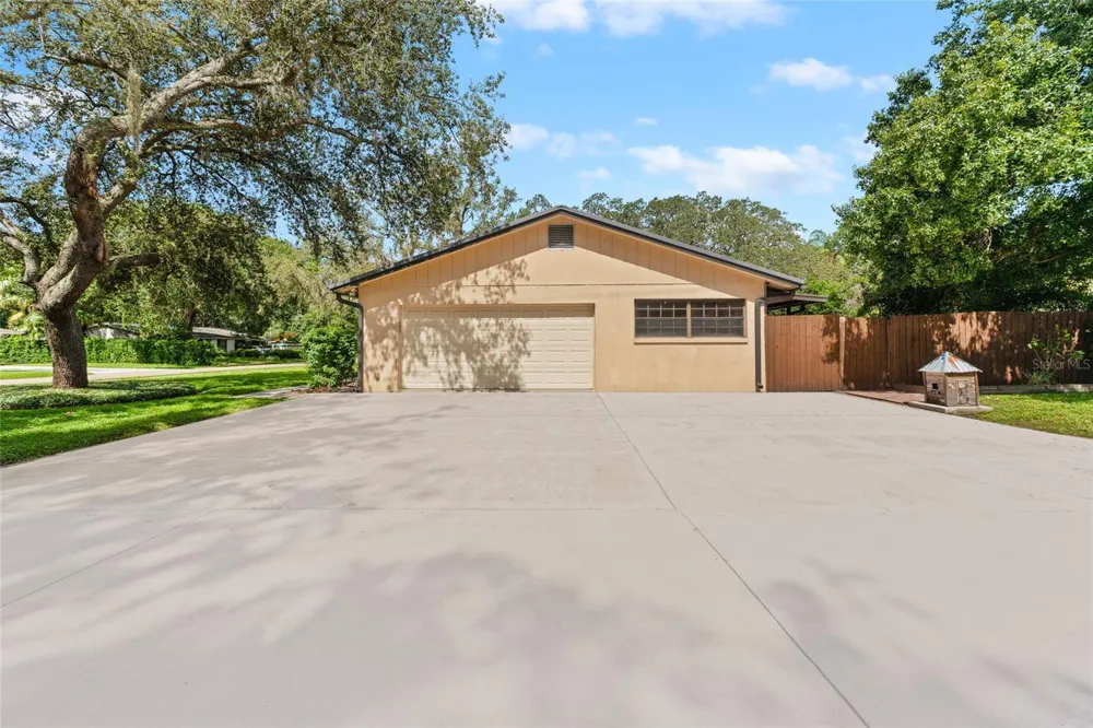 3011 LAKE ELLEN DRIVE Tampa, FL 33618