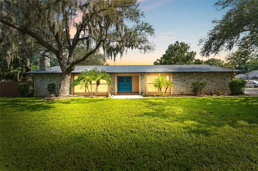 3011 LAKE ELLEN DRIVE Tampa, FL 33618
