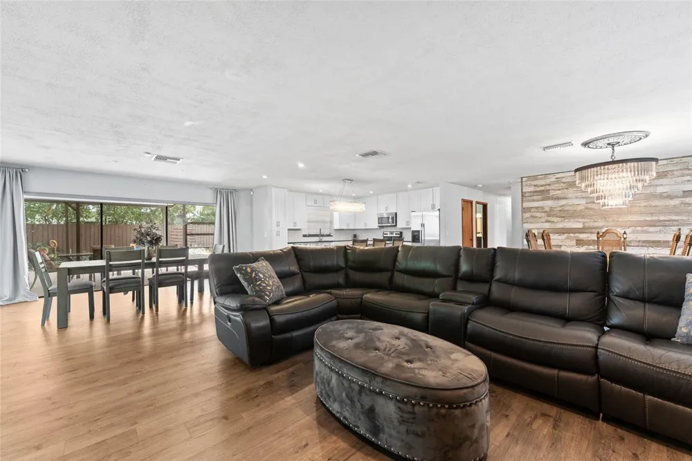 3011 LAKE ELLEN DRIVE Tampa, FL 33618