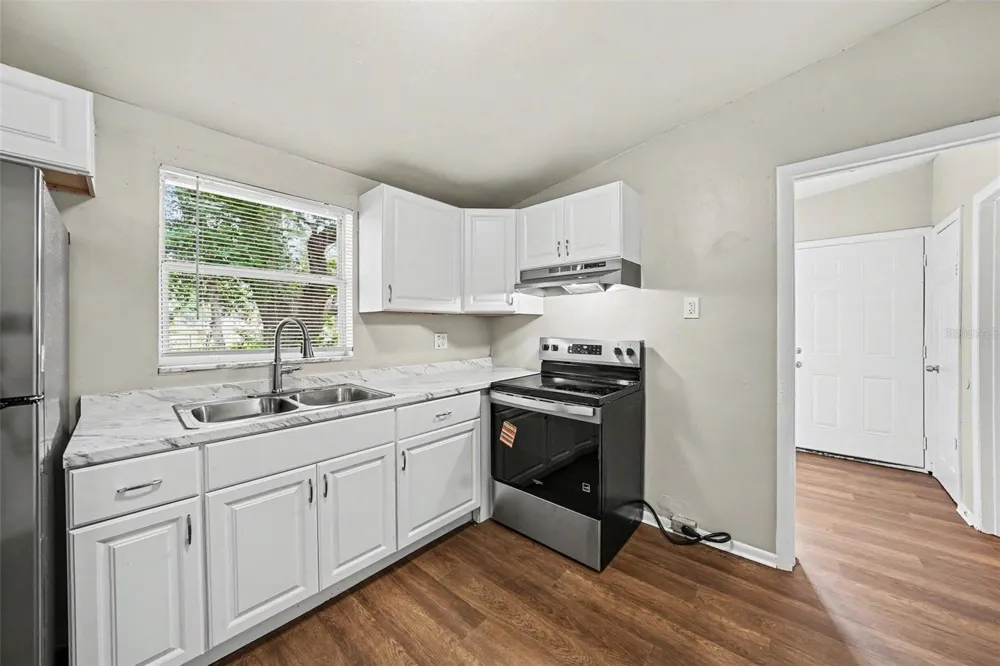 4022 E HENRY AVENUE Tampa, FL 33610