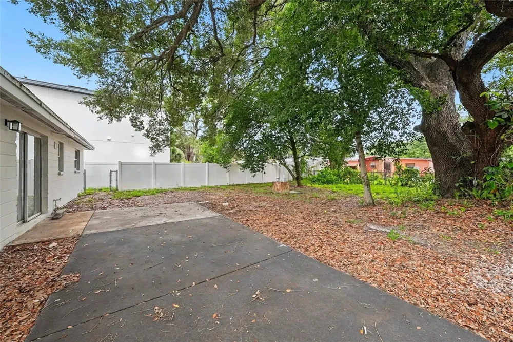 4022 E HENRY AVENUE Tampa, FL 33610