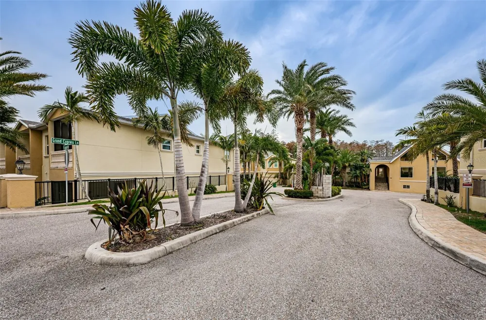 726 GRAND CYPRESS LANE Tarpon Springs, FL 34689