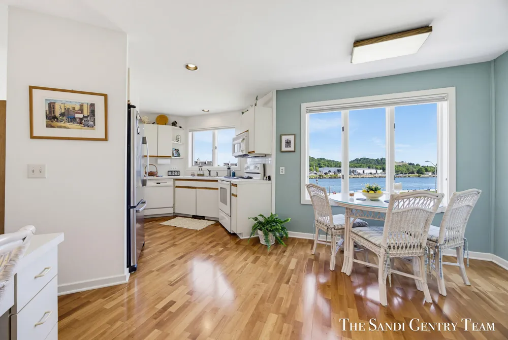 820 S Harbor Drive #5 Grand Haven, MI 49417