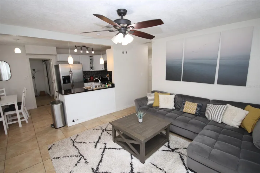 1918 W WALNUT STREET Tampa, FL 33607