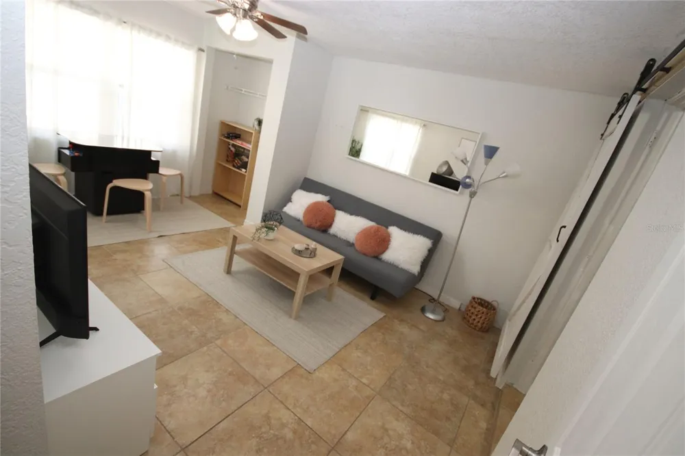 1918 W WALNUT STREET Tampa, FL 33607