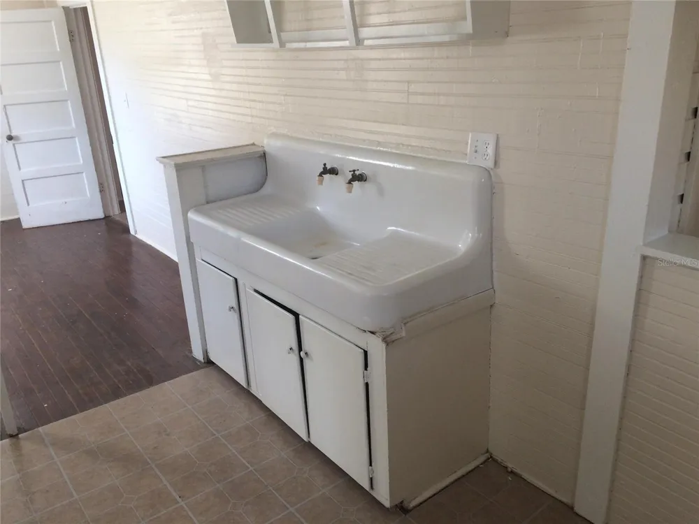 114 N CHESTER STREET Leesburg, FL 34748