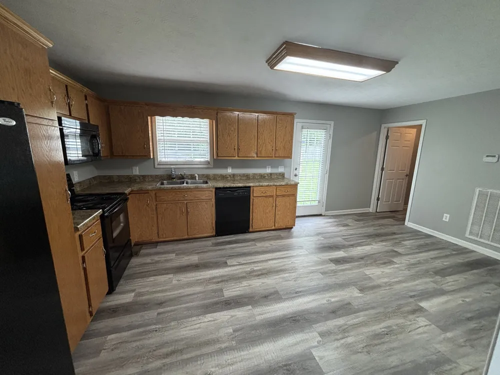 84 Kristen Dr Lafayette, TN 37083