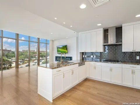 4242 Broadway Street #304