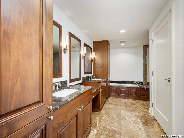 4242 Broadway Street #304 San Antonio, TX 78209