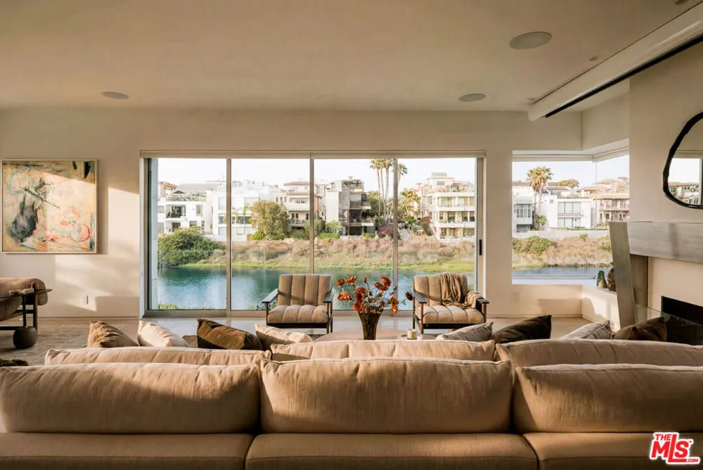 5418 Pacific Avenue Marina del Rey, CA 90292