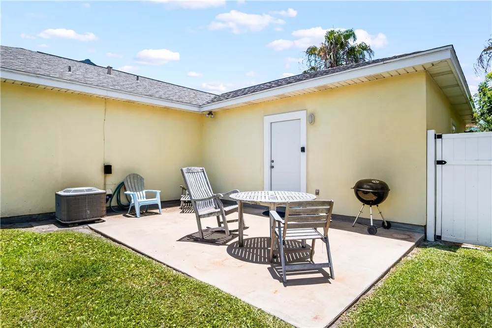 627 Sandy Lane Port Aransas, TX 78373
