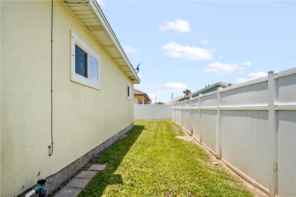 627 Sandy Lane Port Aransas, TX 78373