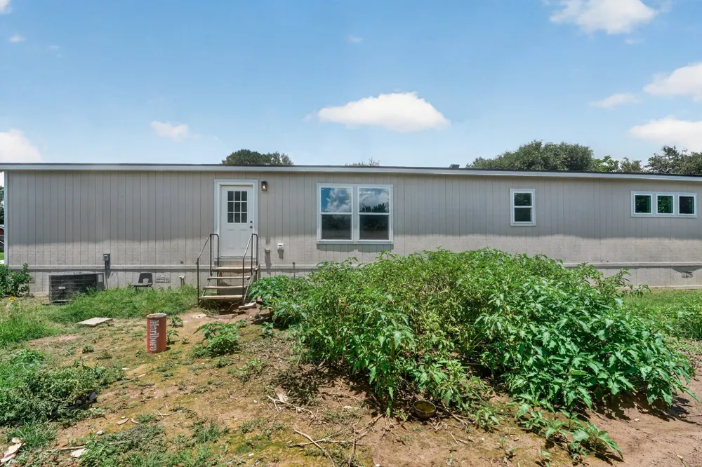 908 Yegua Drive Lexington, TX 78947