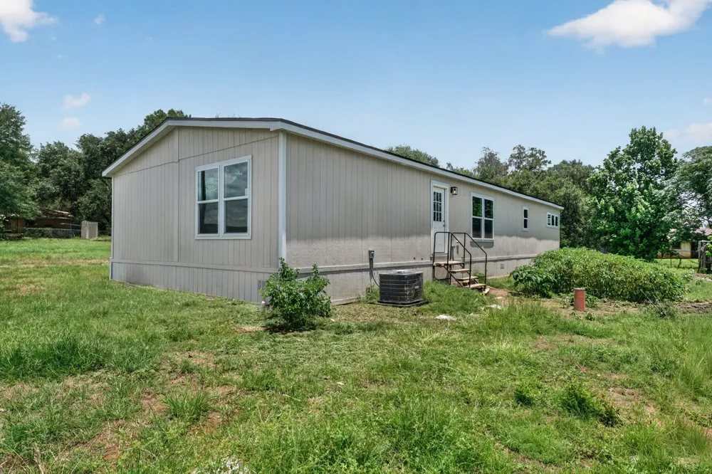 908 Yegua Drive Lexington, TX 78947