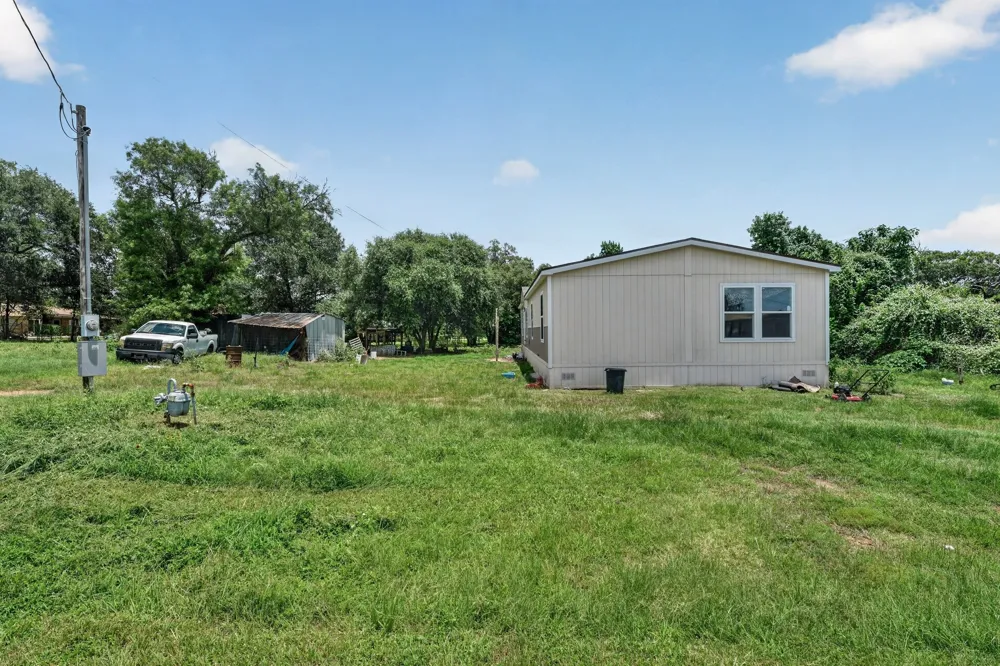 908 Yegua Drive Lexington, TX 78947